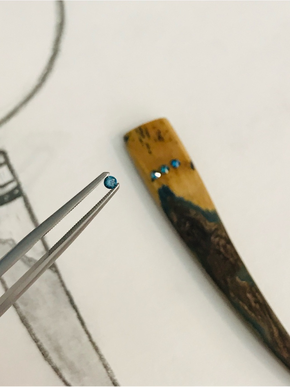 Hand Crafted 18 Karat Yellow Gold Pendant - Mammoth Tusk & Blue Diamond Dagger - Picture 9 of 12